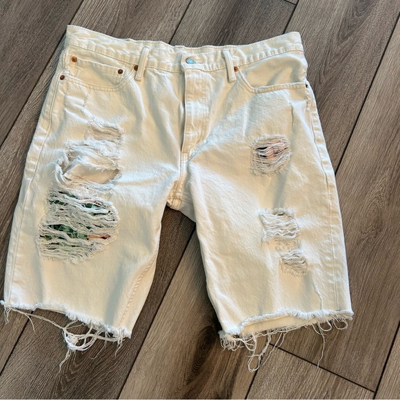 Men’s Distressed Levi’s 511 Off White Denim Shorts Size 36 - Picture 1 of 8
